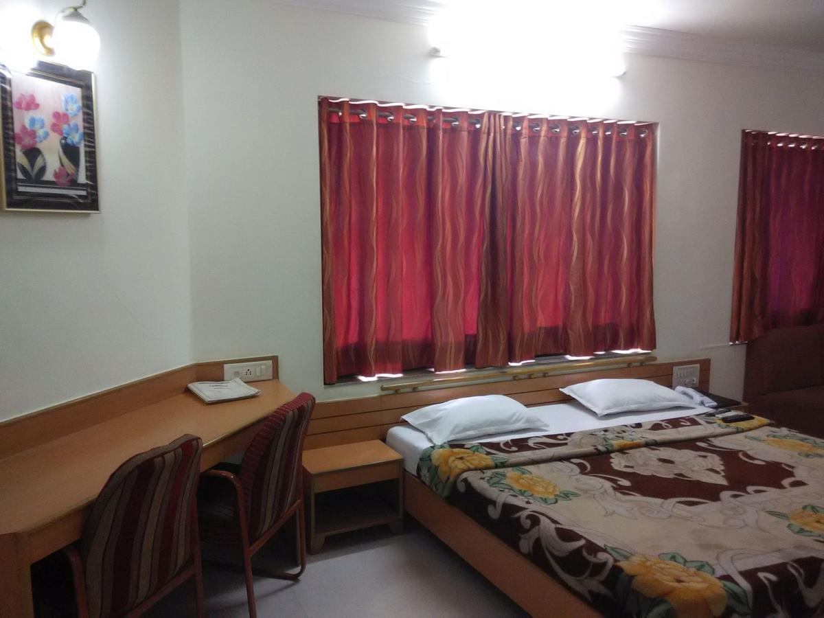 Hotel Galaxy סוראט מראה חיצוני תמונה